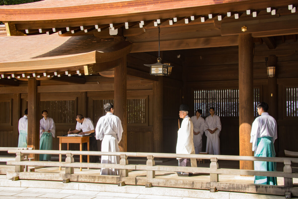 Imaginomades-Japon-Tokyo-temple-shinto-Meiji-jingu-pretres-3