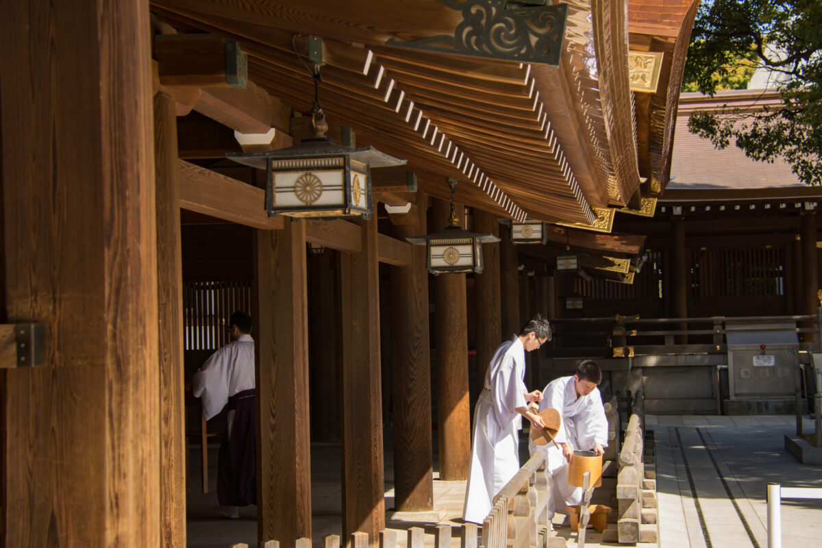 Imaginomades-Japon-Tokyo-temple-shinto-Meiji-jingu-pretres-5