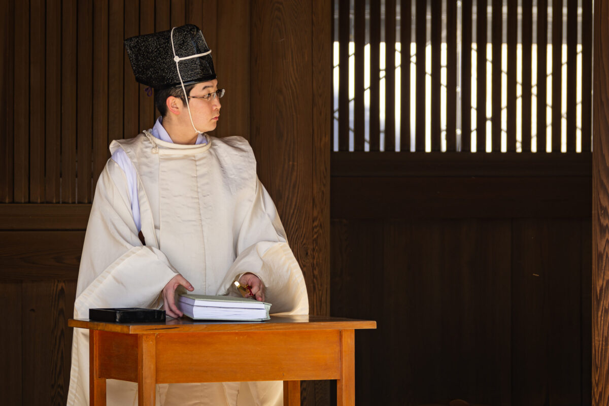 Imaginomades-Japon-Tokyo-temple-shinto-Meiji-jingu-pretre-2