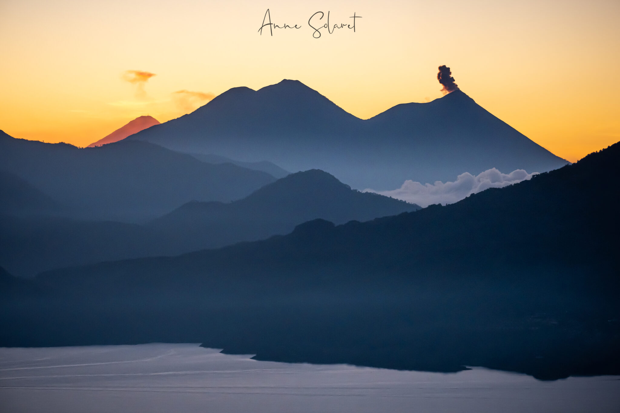 Imaginomades-Guatemala-Lac-Atitlan-Nariz-del-Indio-mirador-volcans-lever-de-soleil-signature-1